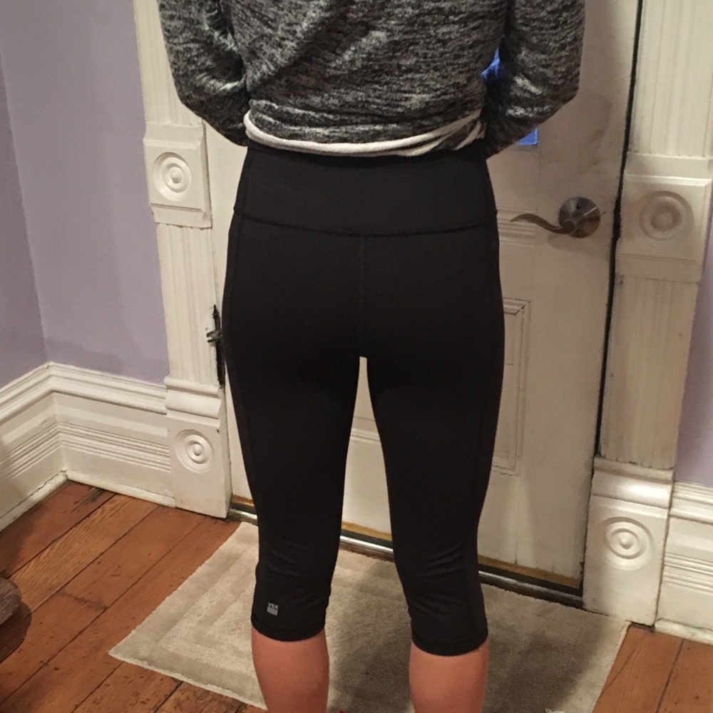 VSX crop leggings